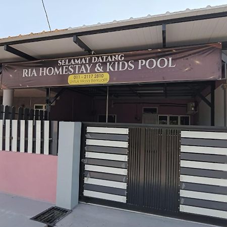 Ria Homestay & Kolam 알로르세타르 외부 사진